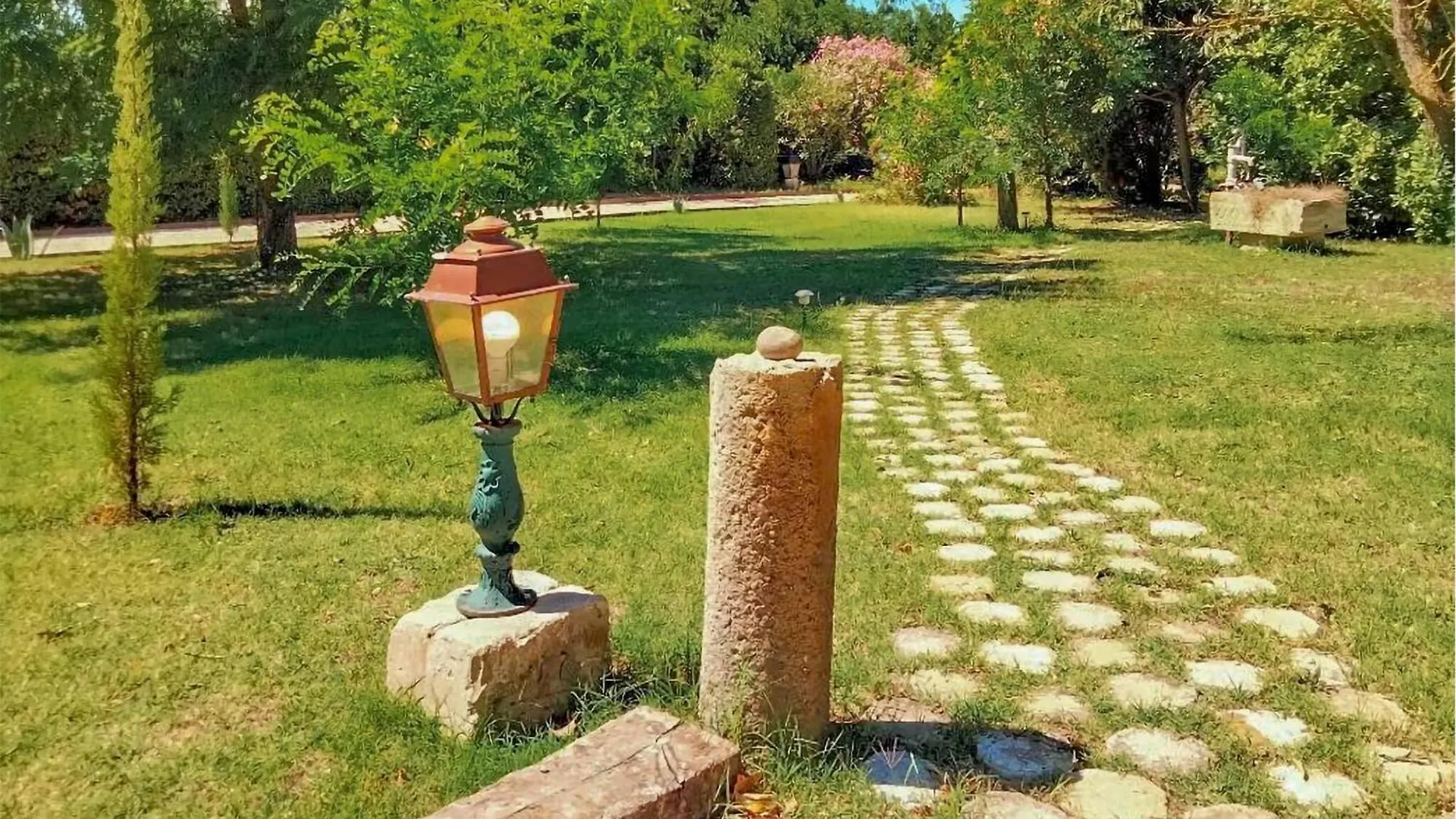 7 Bedroom Gorgeous Home In Tarascon