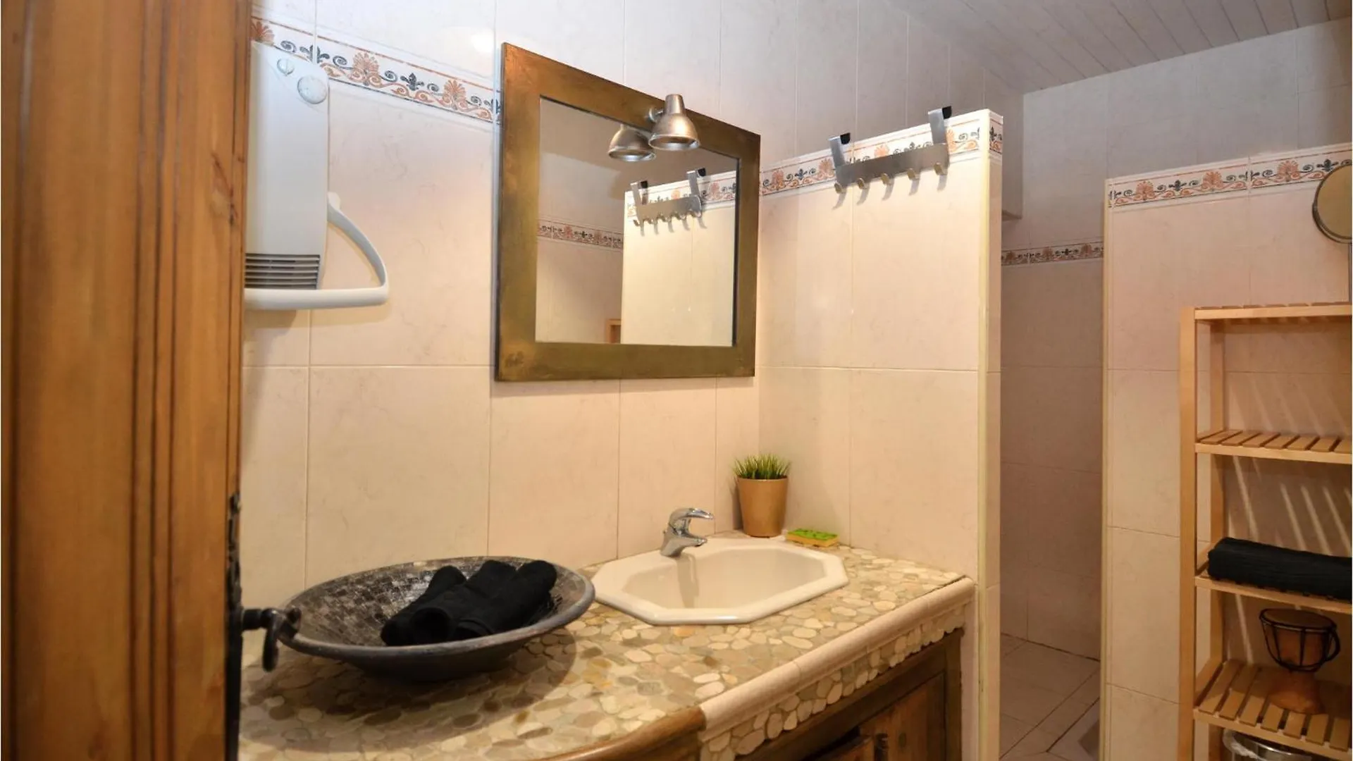 Holiday home 7 Bedroom Gorgeous Home In Tarascon France