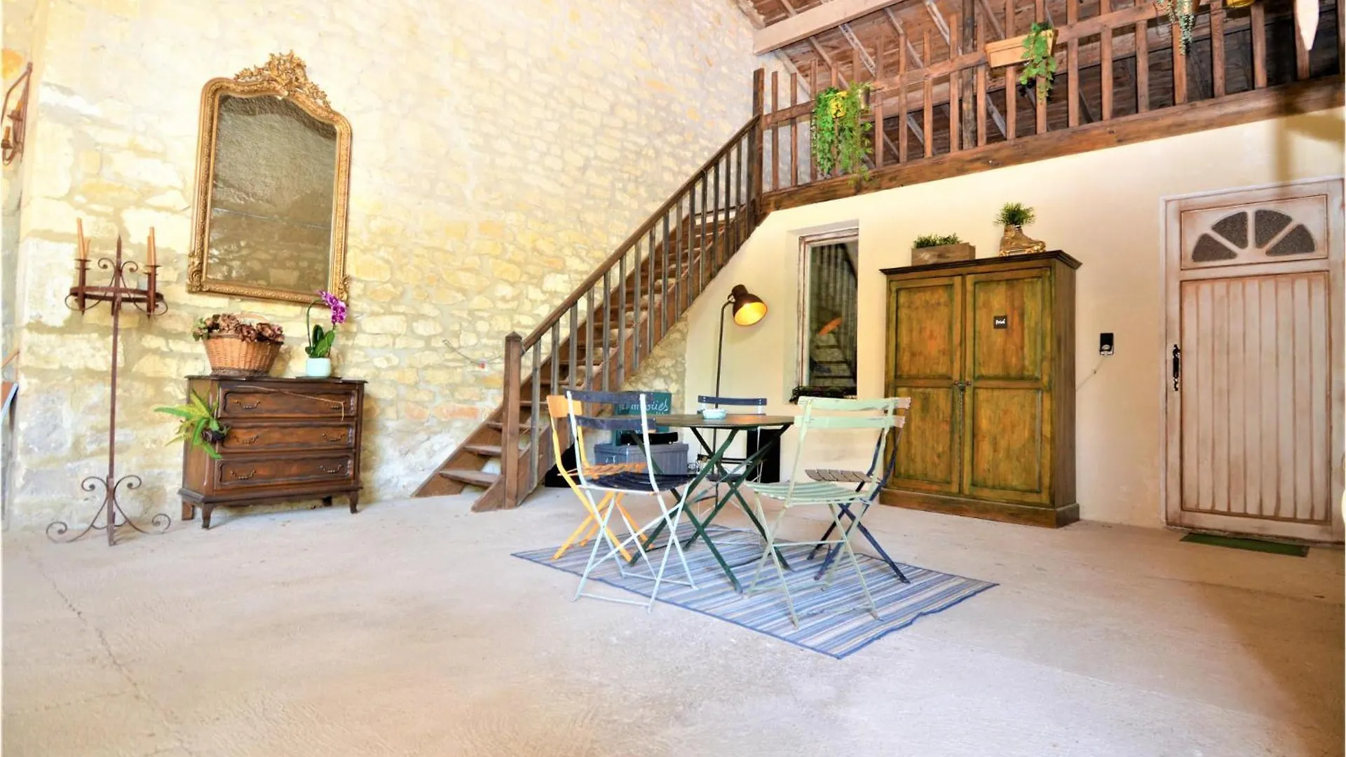 7 Bedroom Gorgeous Home In Tarascon Holiday home